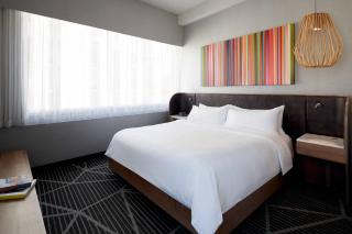 Renaissance Montreal Downtown Hotel - 5