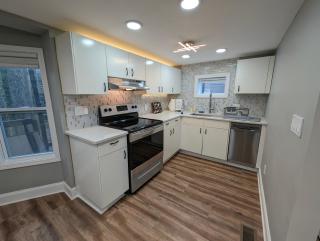 Modern Luxe Family & Groups Friendly Bungalow with Patio & Workspace - Marietta - 5