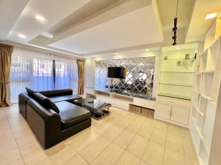 PENTHOUSE MARINA COURT VACATION HOME 5 BEDROOMS KOTA KINABALU 15pax - 8