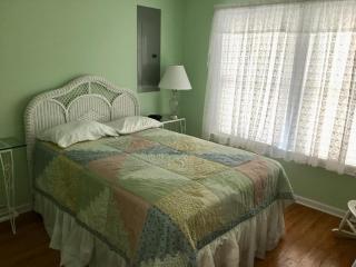 Very Nice Oceanside Rental! - Beach Haven Crest - 8
