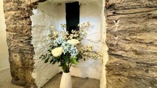 Bosun's Call - Central Dartmouth - 2 Bed homely Apartment with Self Check In - Pet Friendly - Fast WiFi & Workspace - Over 1000 books - Perfect location in the middle of the old town but tucked away nice and quiet - perfect location - 3