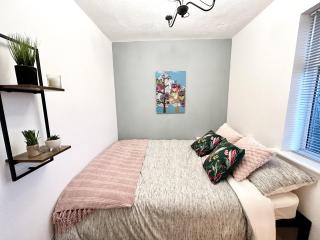 6 Guests - 3 Bed House in Chester-le-Street - 7