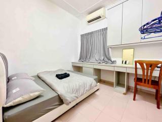 TAMAN UNIVERSITI THREE BEDROOMS 6-10Pax UTM, SKUDAI - Skudai - 3