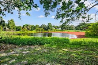 Cozy Lakefront Home w/ Pool -7 mins from Legoland - 2