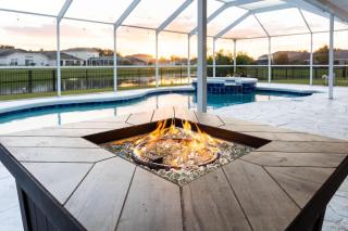 Cheerful 4 Bedroom Salt Water Heated Pool & Spa - Riverview - 0