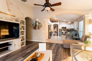 Cheerful 4 Bedroom Salt Water Heated Pool & Spa - Riverview - 9