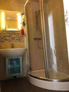 Inviting 2-Bed fully Furnished House-High Wycombe - High Wycombe - 3