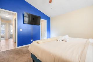 75'' TV - Spacious Home - King Bed, Large Yard, No Stairs - 4