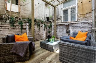 Walk to Nightlife from Elegant and Quiet Apartment - Budapest - 8