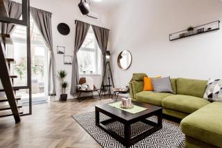 Walk to Nightlife from Elegant and Quiet Apartment - Budapest - 3