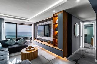 Modern Chic Beachfront Apartment - 9