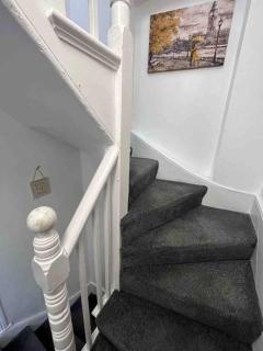 Room in Oxford Street - 7