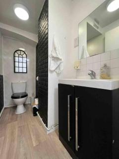 Room in Oxford Street - London - 4