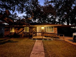 Feels like HOME escape, 1/2 Mile to beach - Gulfport - 7