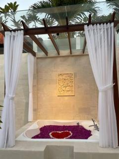 Villa Akmali Umalas 2BR with Private Pool & Jacuzzi - Canggu - 4