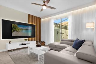 4 Bedrooms- 3 Bathrooms- Storey Lake 4817 Ll - Kissimmee - 0