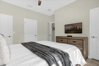 4 Bedrooms- 3 Bathrooms- Storey Lake 4817 Ll - Kissimmee - 1