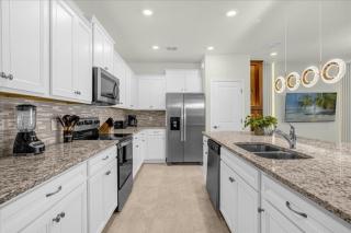 5 Bedrooms- 4 Bathrooms- Windsor Island 4310 La - Davenport - 7