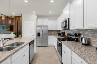5 Bedrooms- 4,5 Bathrooms-Windsor Island 4306 La - Davenport - 7