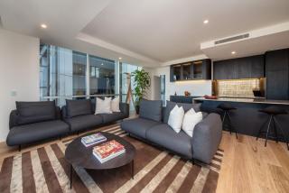 Cloud Nine with Pool Gym and inner city parking for two cars - 6