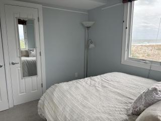 Ocean Front 3 Bedroom 1 Bath 2Nd Floor With Great Ocean Views - 1
