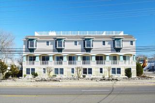Fabulous Condo With Bay Views! - Beach Haven - 0