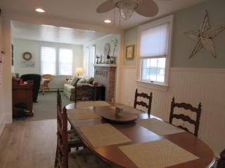 Centrally Located Cape Cod Close To The Bay And Beach In Surf City - 6