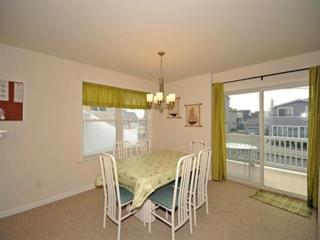3 Bedroom 2 Bath First Floor Brant Beach Duplex - New York - 5