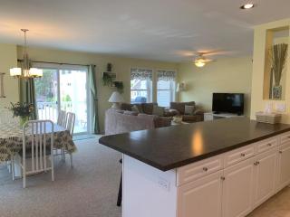 3 Bedroom 2 Bath First Floor Brant Beach Duplex - New York - 1