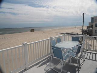 2Nd Floor Oceanfront Duplex - Beach Haven - 9