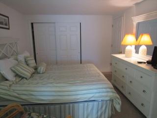 Roomy Bayside Duplex- 2 Full Baths - Beach Haven - 2