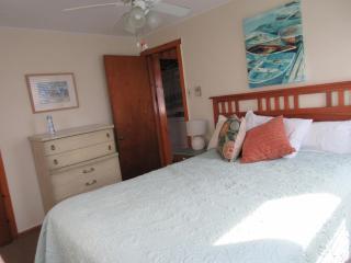 Beautiful Home In Brighton Beach With 4 Bedrooms And Internet - Brant Beach - 6