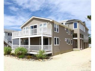 Beautiful 8 Bedroom, 4 Full And 3 Half Baths With Private Inground Pool - Beach Haven - 9
