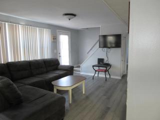 Pet Friendly Home In North Beach Haven On The Ocean Side Of The Boulevard, - 9