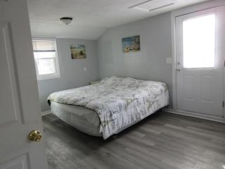 Pet Friendly Home In North Beach Haven On The Ocean Side Of The Boulevard, - Beach Haven - 7