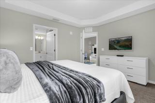 3 Bedrooms 2 Bathrooms Storey Lake 4751-201Ct - 1