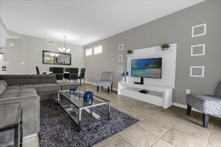3 Bedrooms- 2 Bathrooms- Storey Lake 4751-201Ct - Kissimmee - 0