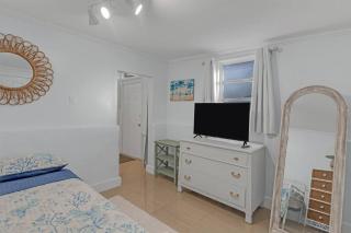 7-Person Luxury Spa, Fenced Paradise, Beach Vibes - 6