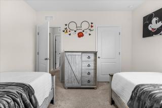 6 Bedrooms 5 Bathrooms Solterra 7877 Or - 6