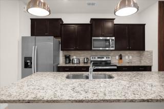 7 Bedrooms 6 Bathrooms Windsor Island 3433 Lw - 2
