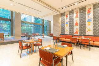Courtyard by Marriott Hyderabad - Hyderabad - 7