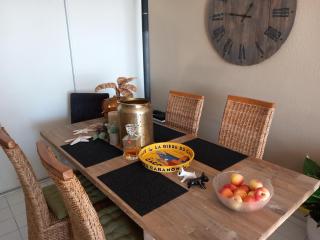 T3 vue mer - terrasse couverte, piscine, parking, proche du centre ville. - 5