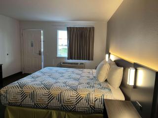 Motel 6 Junction, TX Llano River - 9