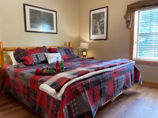 Rustic Cabin, Fire Pit with HotTub, Mountain Views, Peaceful Location - 7