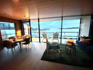 Waterfront apartment with panoramic sea view - 0