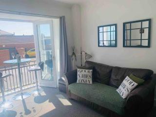 Sea view Apartment Sandy Toes and Salty Kisses Sleeps upto 4 - Cleethorpes - 5