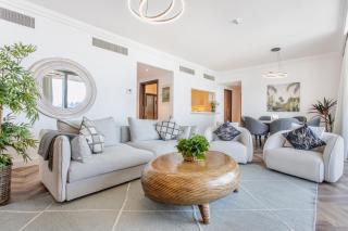 WeHost - Downtown Luxury 4BR Apartment with Panoramic Views - Dubai - 3