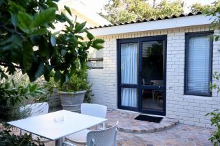 Courtyard Studio lights and wi fi during load shedding - Stellenbosch - 4