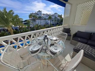 Luminous Apartment in Playas del Duque , Puerto Banus by Holidays & Home - Marbella - 9