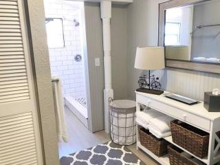 Cozy Apartment Overlooking Downtown and Park NO KIDS, NO PETS - Dunedin - 3
